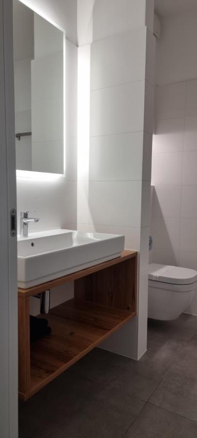 Seabreeze Luxury Apartments Njivice Eksteriør billede
