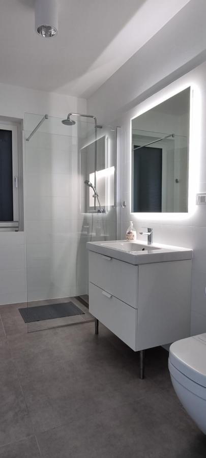 Seabreeze Luxury Apartments Njivice Eksteriør billede